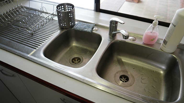 Double sink, mixer tap